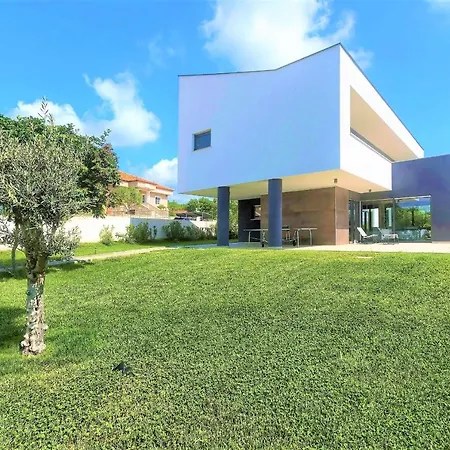 Villa Luxury Hedone With Heated Pool, Welness And Playground