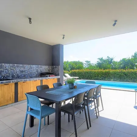 Luxury Hedone With Heated Pool, Welness And Playground *