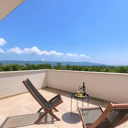Luxury Hedone With Heated Pool, Welness And Playground Villa