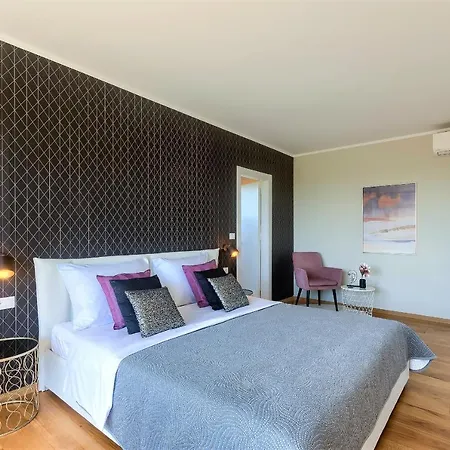 Luxury Hedone With Heated Pool, Welness And Playground * Rakalj