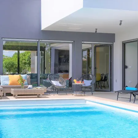 Luxury Hedone With Heated Pool, Welness And Playground Rakalj