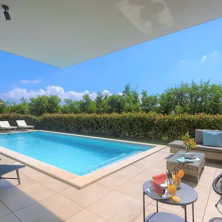 Luxury Hedone With Heated Pool, Welness And Playground