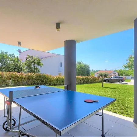 Luxury Hedone With Heated Pool, Welness And Playground *