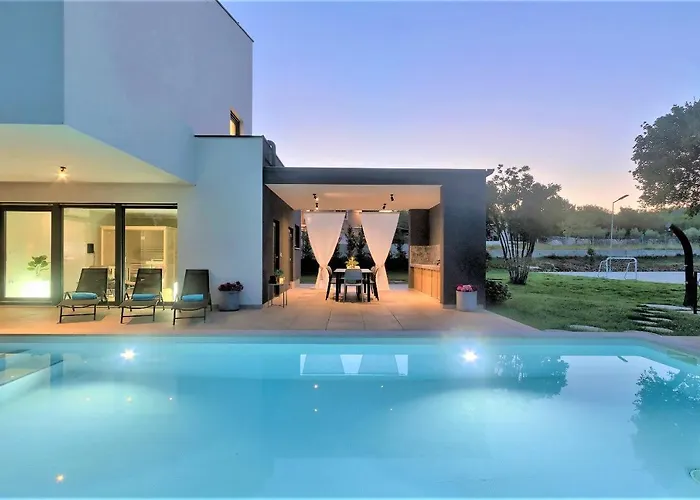 Luxury Hedone With Heated Pool, Welness And Playground 빌라