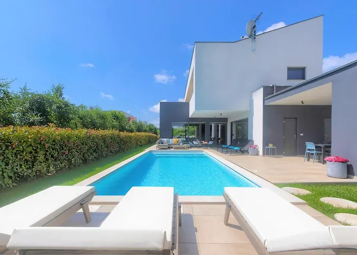 빌라 Luxury Hedone With Heated Pool, Welness And Playground Rakalj