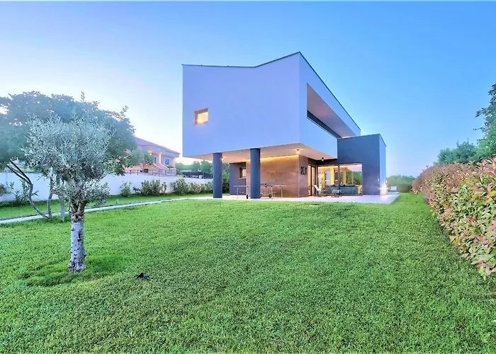 Luxury Hedone With Heated Pool, Welness And Playground 빌라