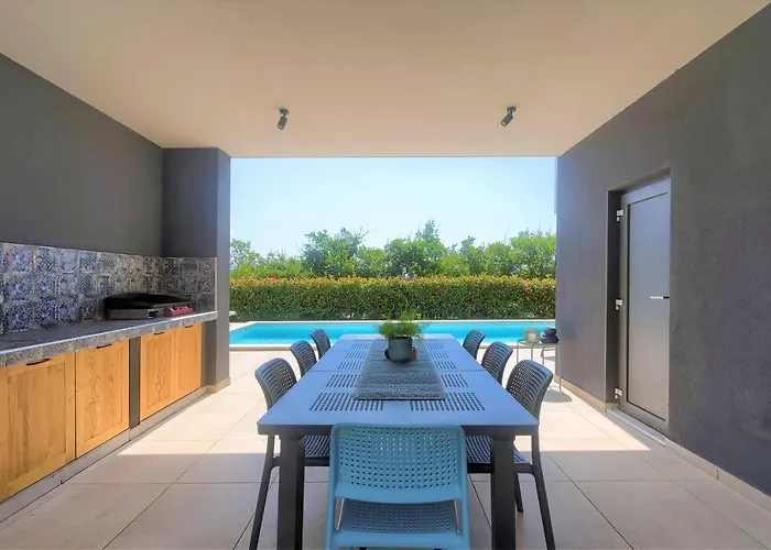 Luxury Hedone With Heated Pool, Welness And Playground 빌라