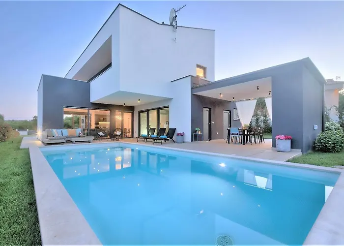 Luxury Hedone With Heated Pool, Welness And Playground *