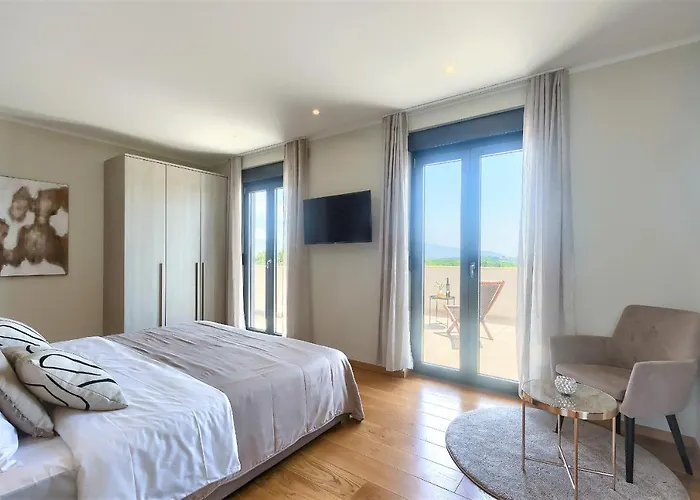 빌라 Luxury Hedone With Heated Pool, Welness And Playground