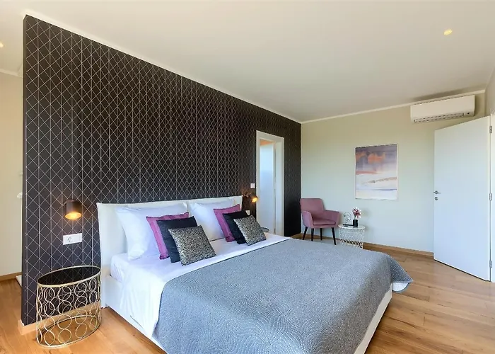 Luxury Hedone With Heated Pool, Welness And Playground * Rakalj