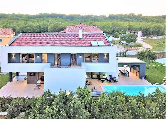 Luxury Hedone With Heated Pool, Welness And Playground