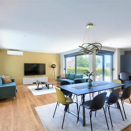 Luxury Hedone With Heated Pool, Welness And Playground *