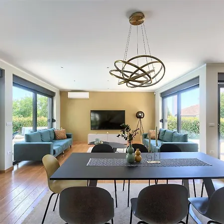 Luxury Hedone With Heated Pool, Welness And Playground Villa *