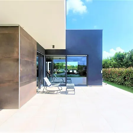 Luxury Hedone With Heated Pool, Welness And Playground