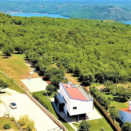 Luxury Hedone With Heated Pool, Welness And Playground Rakalj