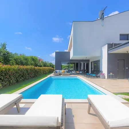 Villa Luxury Hedone With Heated Pool, Welness And Playground Rakalj