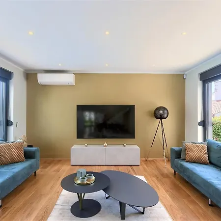 Luxury Hedone With Heated Pool, Welness And Playground Villa *