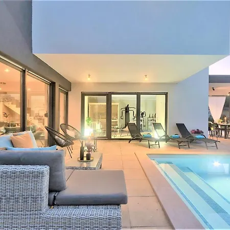 Luxury Hedone With Heated Pool, Welness And Playground * Rakalj