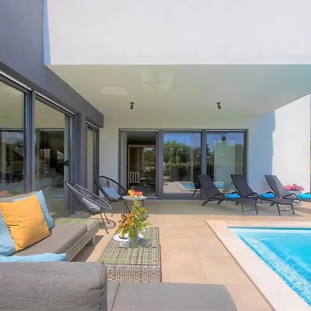 Villa Luxury Hedone With Heated Pool, Welness And Playground