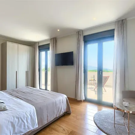 Villa Luxury Hedone With Heated Pool, Welness And Playground