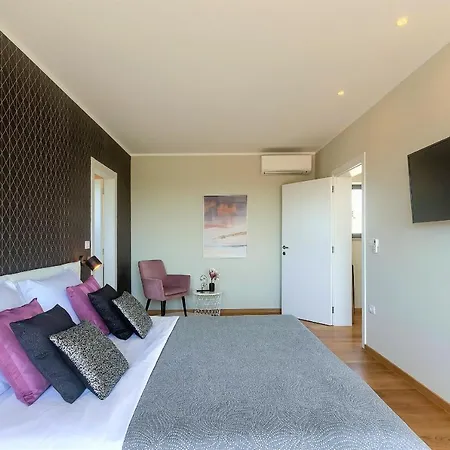 Luxury Hedone With Heated Pool, Welness And Playground *