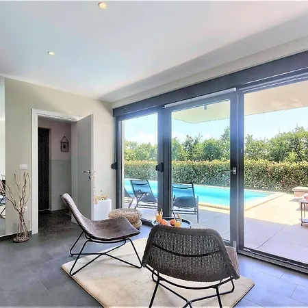 Luxury Hedone With Heated Pool, Welness And Playground Villa *