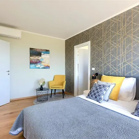 Luxury Hedone With Heated Pool, Welness And Playground Villa