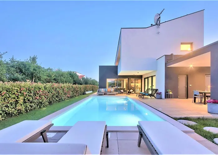 Vila Luxury Hedone With Heated Pool, Welness And Playground Rakalj