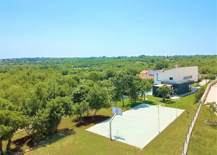 Vila Luxury Hedone With Heated Pool, Welness And Playground Rakalj