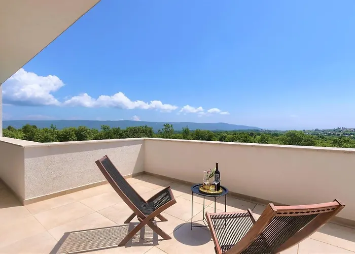 Luxury Hedone With Heated Pool, Welness And Playground Vila