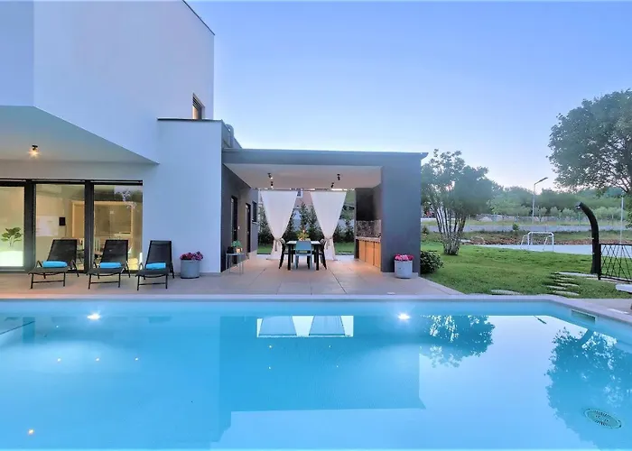 Vila Luxury Hedone With Heated Pool, Welness And Playground