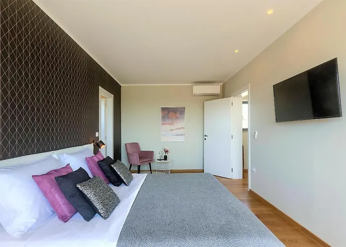 Luxury Hedone With Heated Pool, Welness And Playground *